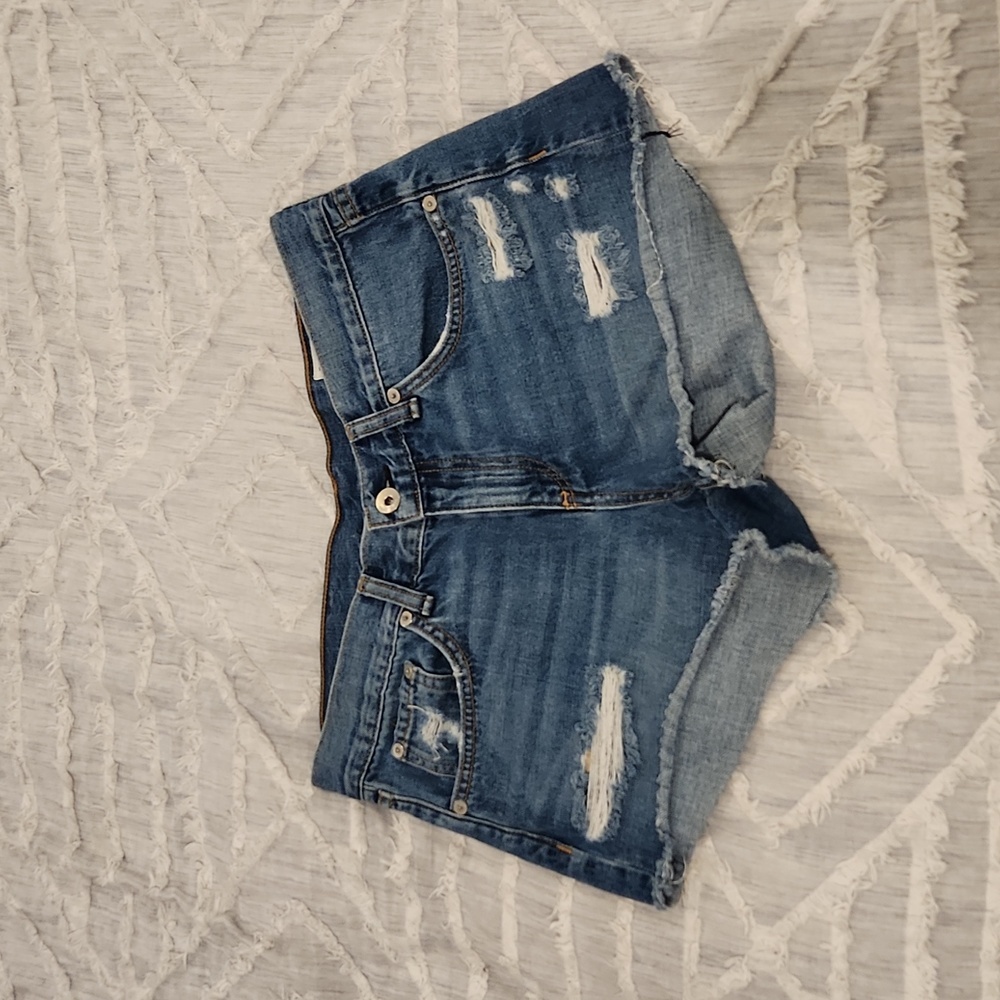 Medium wash Rag&bone distressed jean shorts size 26!